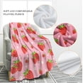thumbnail image 2 of Manta de peluche Blanket Jekeno con estampado floral de fresa 127 x 152 cm, color rosa, 2 of 6