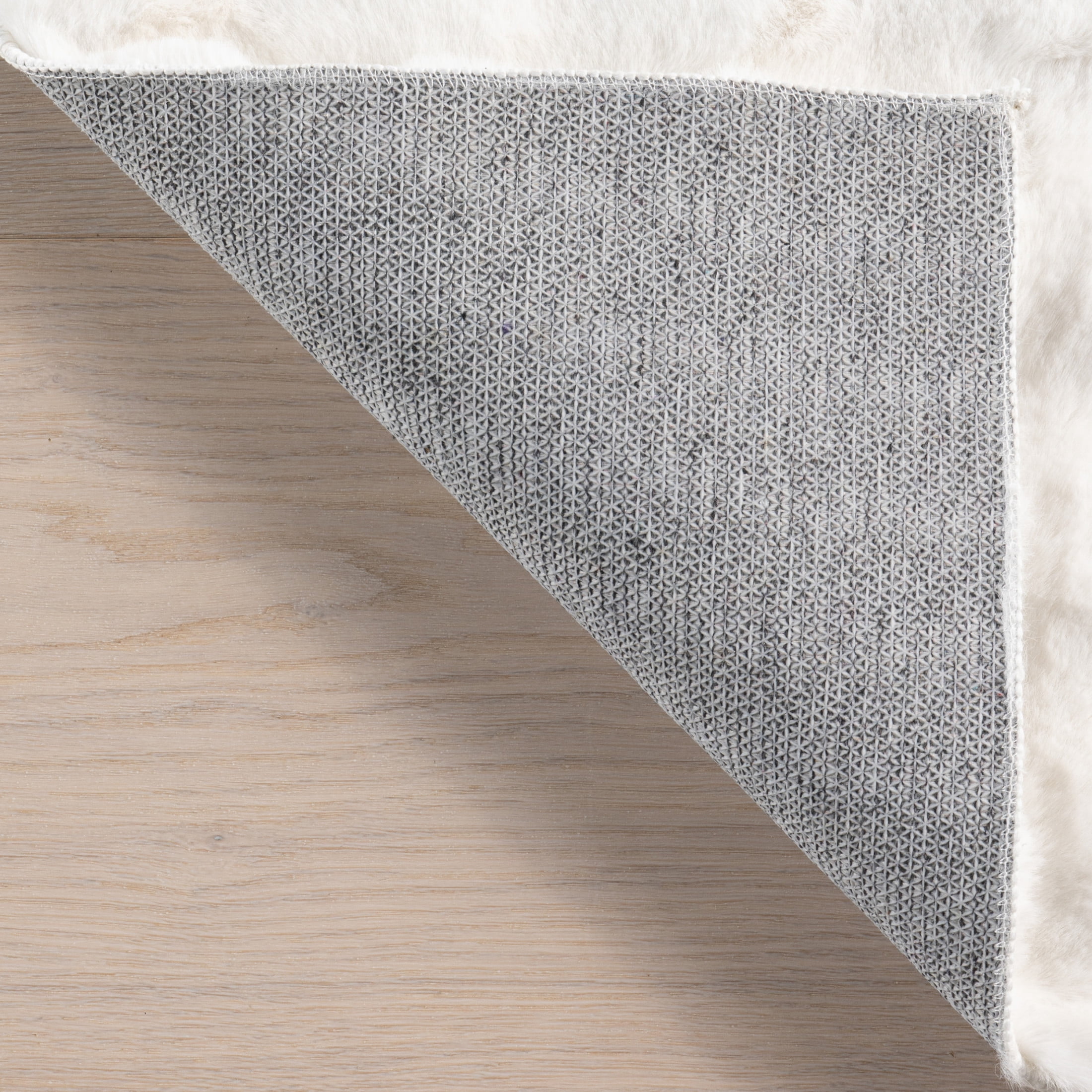 nuLOOM Jeni SuperiorWash Solid Faux Rabbit Machine Washable Area Rug, 3' 9" x 6', Jeni Off-white
