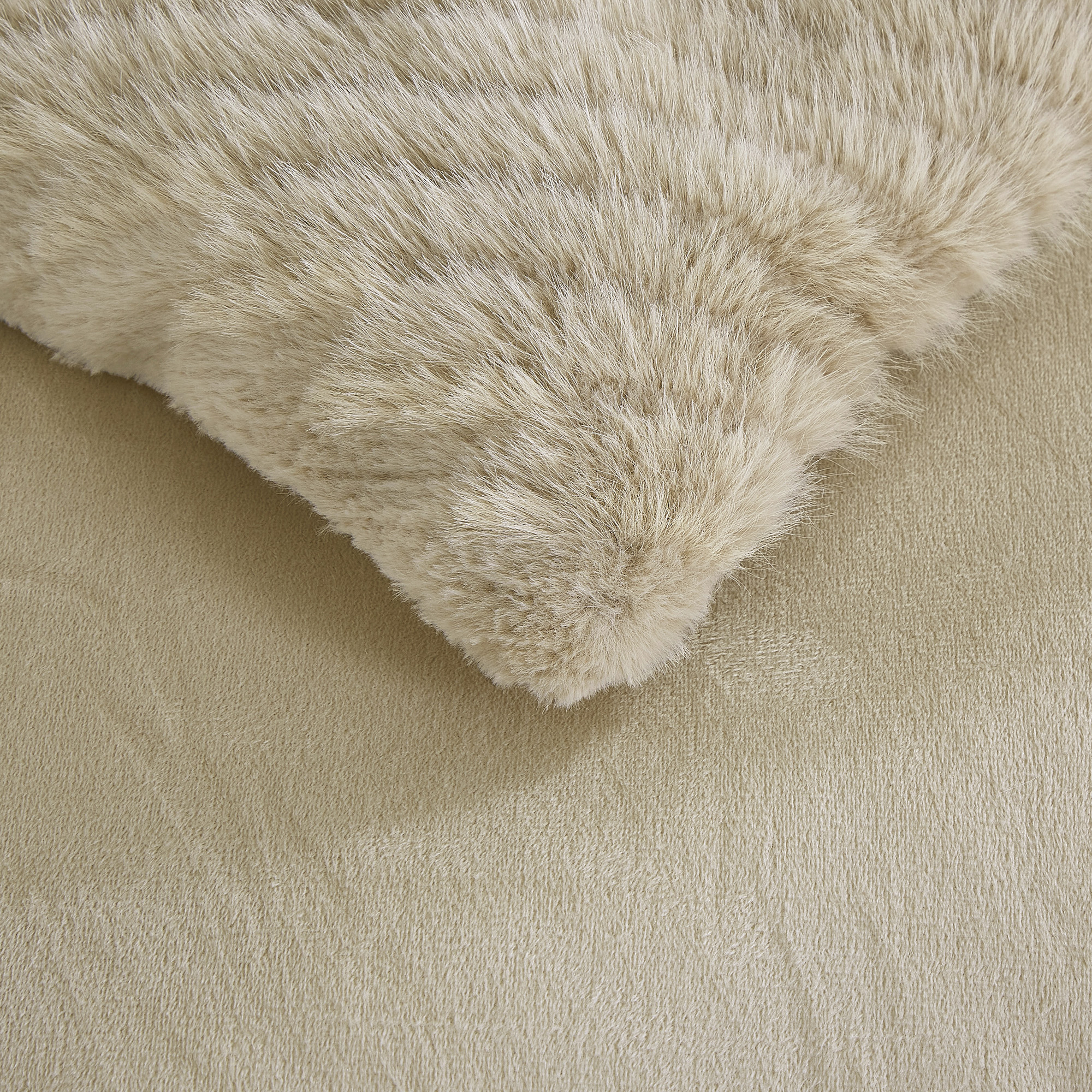 HIG 4-Piece Faux Fur Comforter Set – Luxury Ultra Soft Plush & Fluffy Bedding, Warm and Cozy Blanket with 1 Comforter, 2 Shams & 1 Decorative Pillow, King
