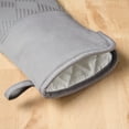 thumbnail image 5 of TOWN & COUNTRY BASICS Basketweave Soft Silicone Oven Mitt 2-Pack Set, Heat Resistant up to 500F, Flexible Silicone, Non-Slip Grip, Grey, 7.5"x13", 5 of 6