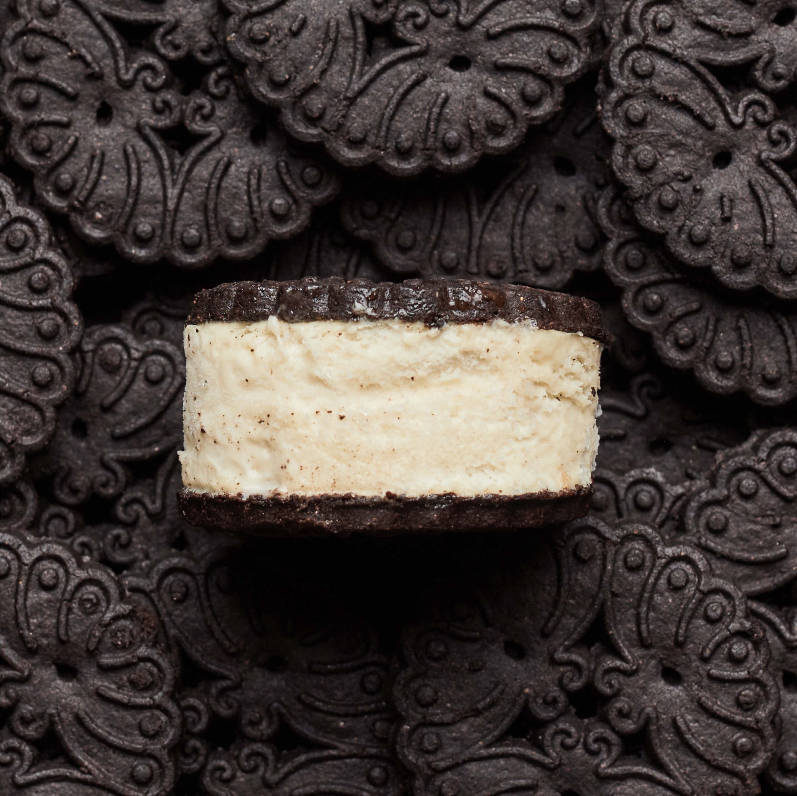 GoodPop Chocolate Vanilla Sandwiches Dairy-Free Oat Milk Frozen Dessert, 4 CT
