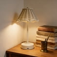 thumbnail image 4 of Lámpara De Mesa De Plástico Lámpara de mesa LED vintage de ratán con pantalla tejida festoneada, recargable, táctil y regulable, ideal para dormitorio, sala de estar o patio (blanca, 1 unidad). Rkxzt, 4 of 8