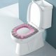 thumbnail image 3 of Asiento de Inodoro Reforzado con Asa, Almohadilla Universal para Todas las Estaciones, Gris Verde, 3 of 6