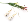 thumbnail image 1 of Nvzi Pendientes personalizados, cuentas redondas de piedra de cristal hechas a mano, pendientes envueltos en alambre de cobre dorado, pendientes elegantes de estilo largo con cuentas (blanco), 1 of 4