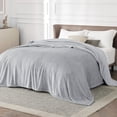 thumbnail image 2 of Manta Bedsure GentleSoft Fleece California King Gris Claro, 2 of 9