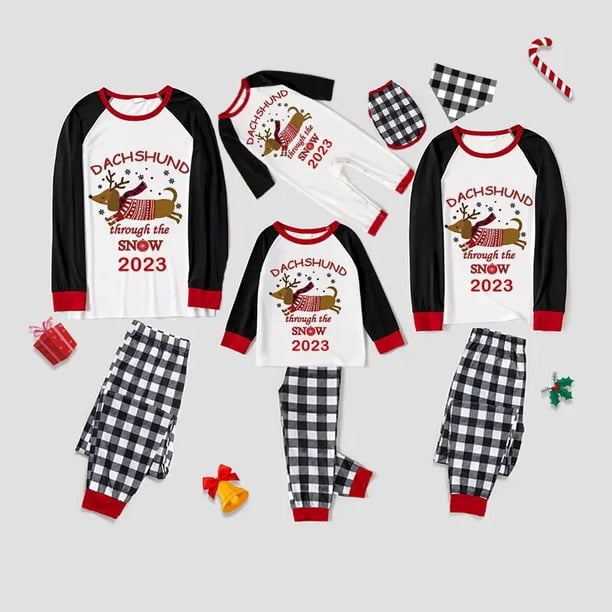 Pijamas familiares a juego de Navidad, conjunto de pijamas de Dachshund a través de la nieve, gris, 2023