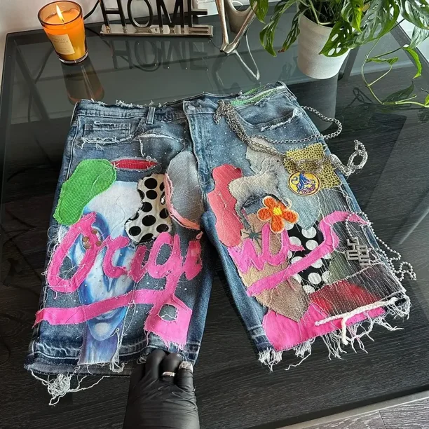 Pantalones cortos de mezclilla sueltos con diamantes de imitación y diseño de rock gótico para hombre, estilo hip hop Y2K, lavados con ácido, cintura alta, pierna ancha
