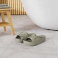 thumbnail image 2 of Sandalias Plataforma Clásicas para Mujer Crocs Color Hueso Talla 10, 2 of 7