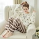 thumbnail image 2 of Conjunto de Pijama de franela para Mujer, ropa de dormir de terciopelo a rayas con estampado de amor, 2 piezas, Otoño e Invierno, 2 of 4