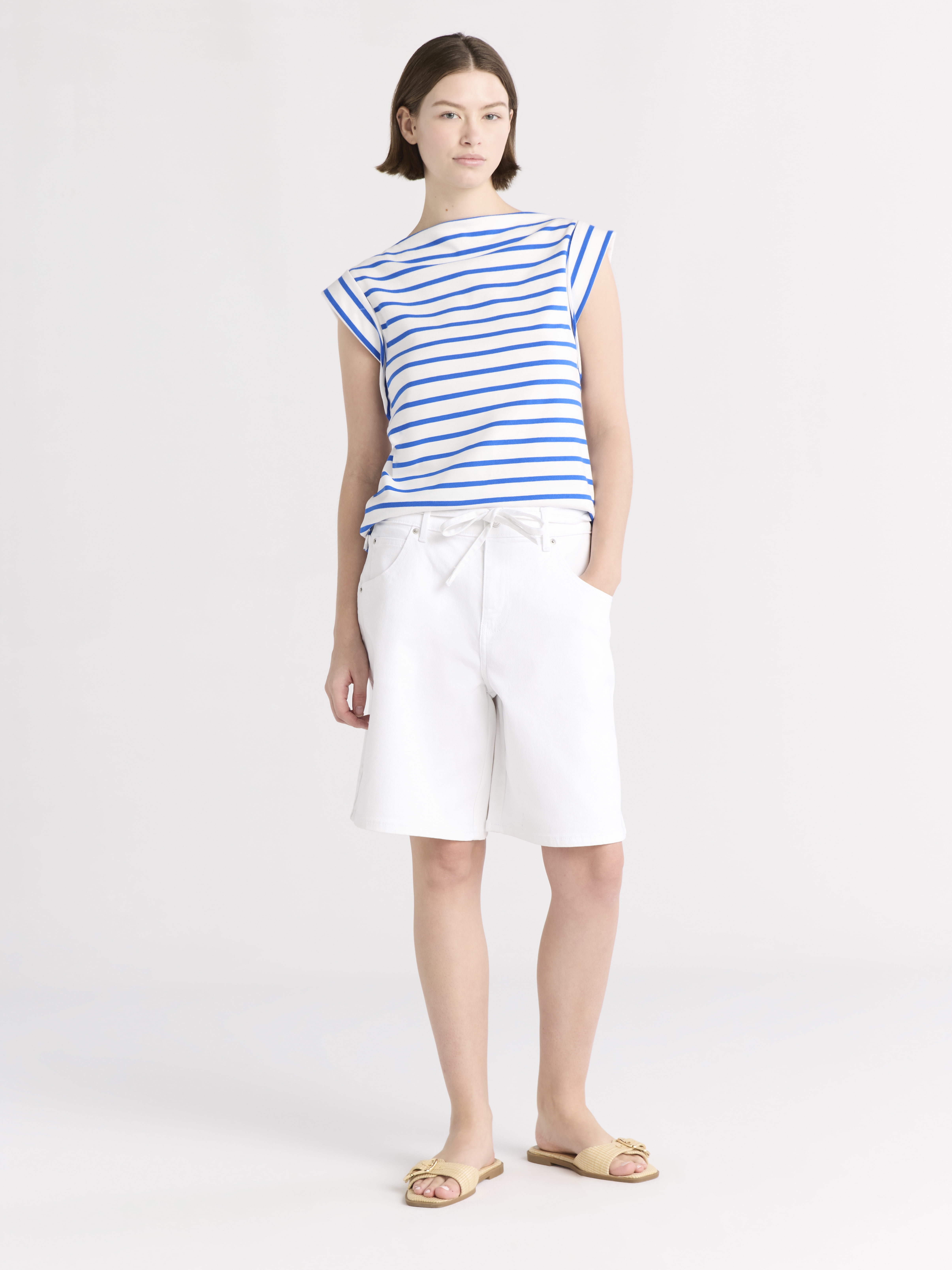 Free Assembly Women's and Women's Plus Bermuda Shorts with Belt, 9" Inseam, Sizes 0-28