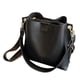 thumbnail image 4 of Bolso de hombro para mujer hecho de , bolso de viaje moderno para el trabajo, las compras y las vacaciones., 4 of 7