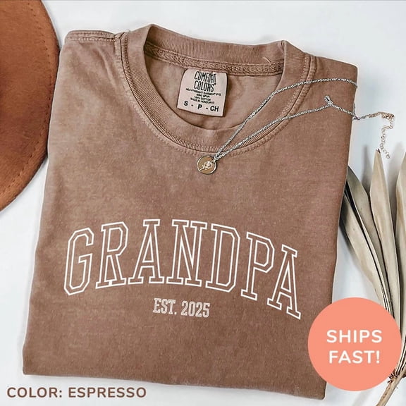 Grandpa EST 2025 Shirt – New Grandpa Gift, Father's Day Grandparents T-Shirt, Grandpa Reveal Tee, First-Time Grandpa Shirt