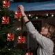 thumbnail image 4 of Adornos navideños, adornos navideños, regalos navideños, árbol de Navidad acrílico 2D, colgante de 26 letras, regalo decorativo, colgantes para fiestas navideñas familiares, objetos colgantes, 4 of 5