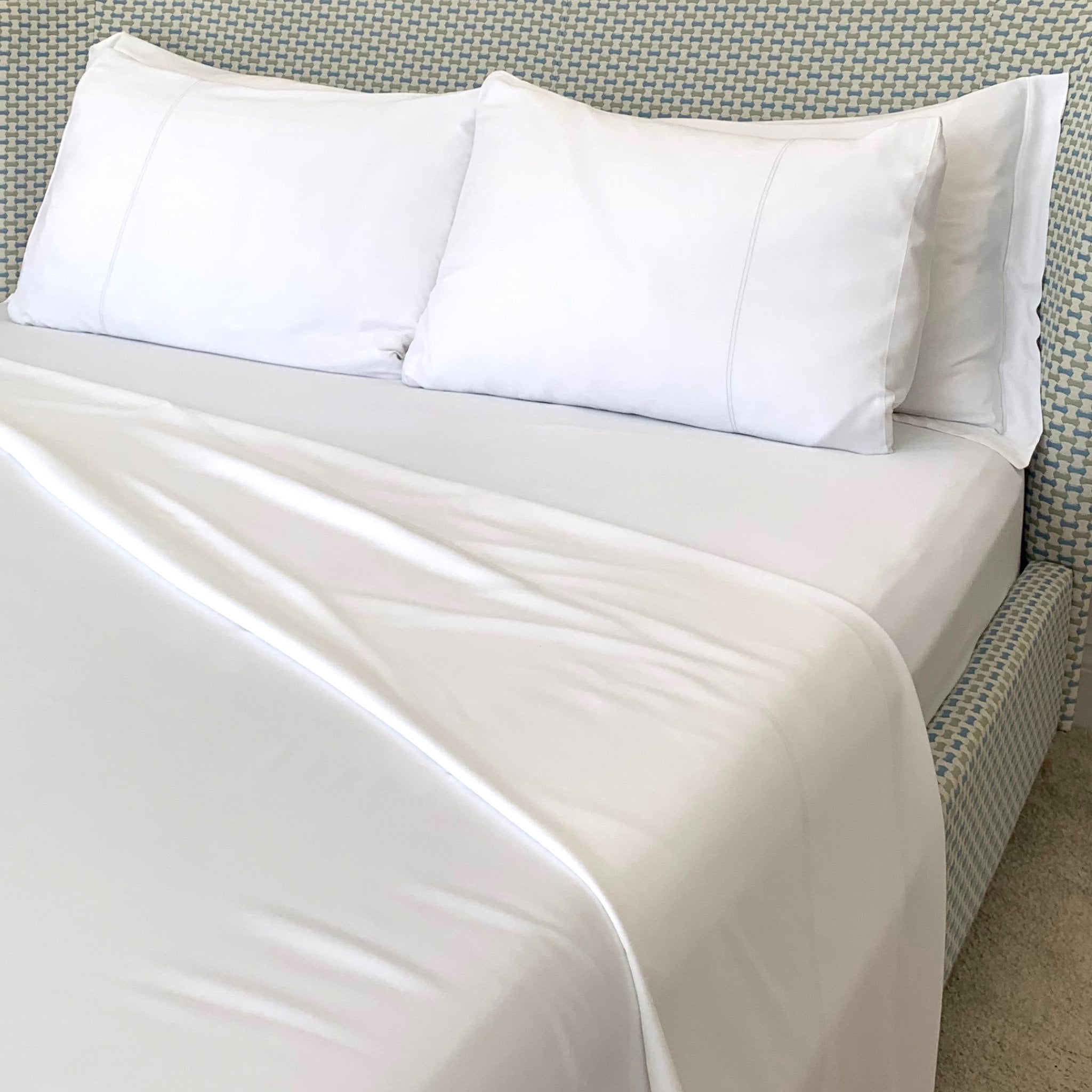 Ultra-Luxe Soft Bamboo Sheet Set in White. Fitted Sheet, Flat Sheet and 2 Pillowcases (Queen or King)