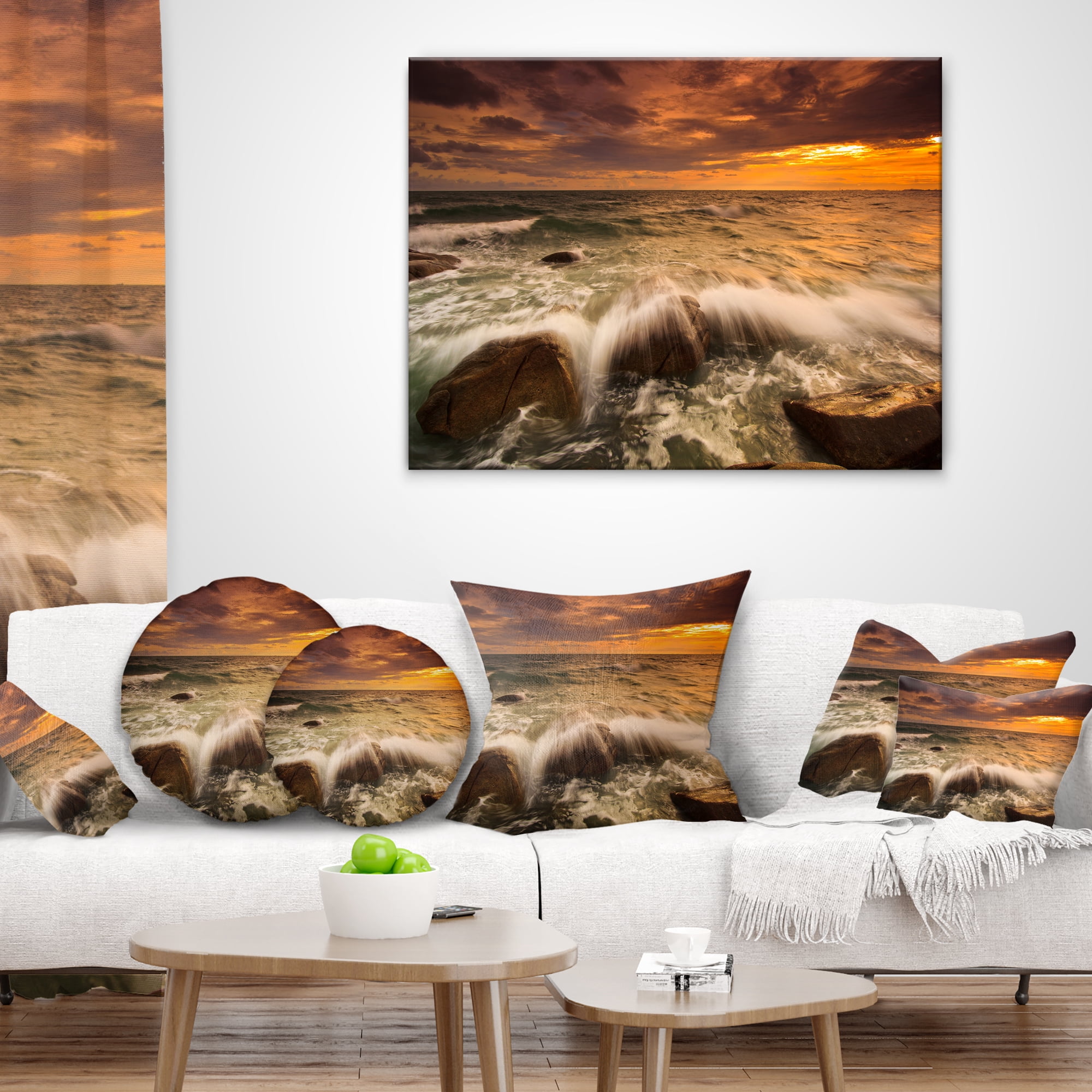 Designart Rushing Ocean Waves into Rocks - Seascape Throw Pillow - 18x18