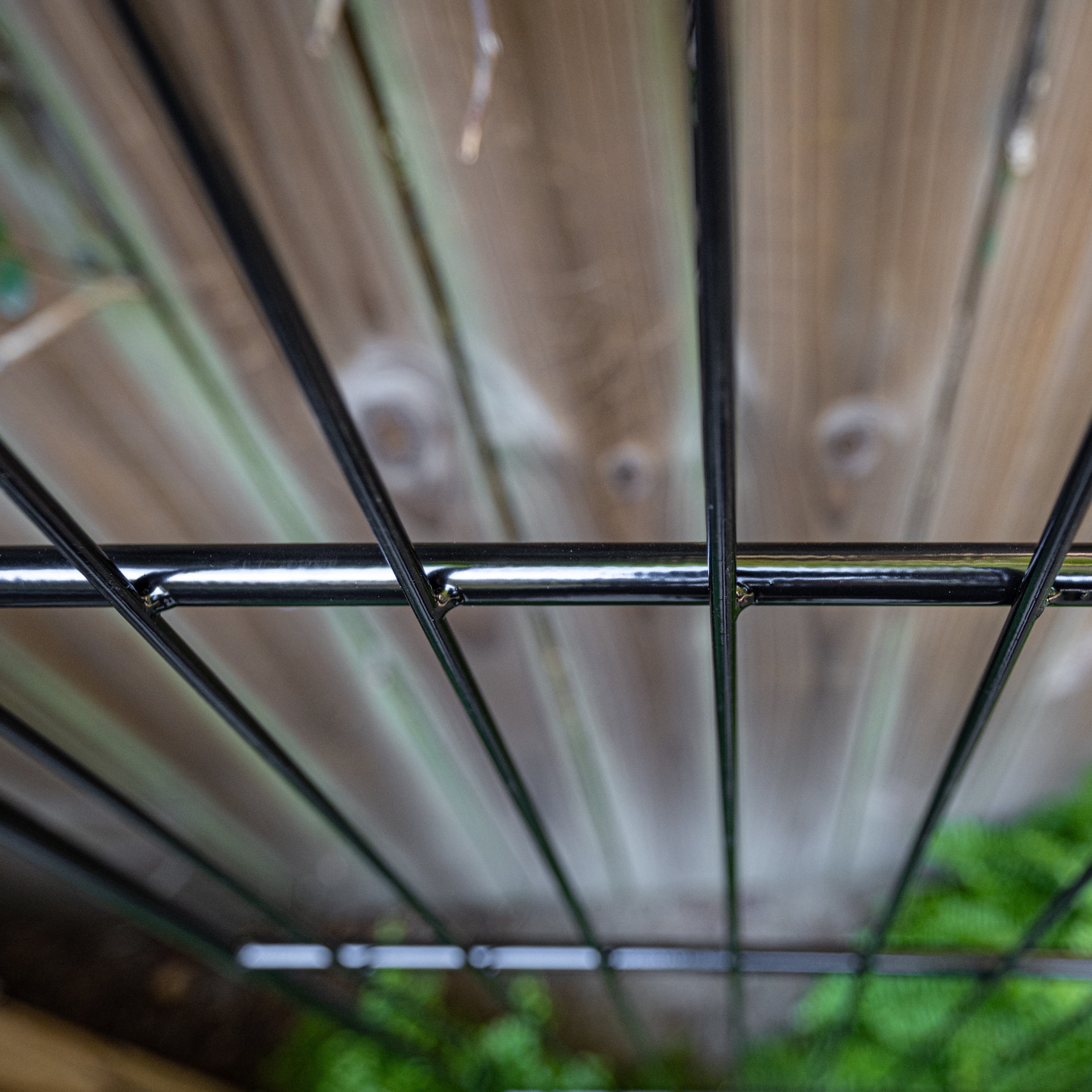 Expert Gardener 72in H x 20.5in W Black Powder-Coated Steel Arched Lawn and Garden Trellis with spiked feet