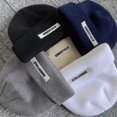 thumbnail image 2 of Sombrero de punto con etiqueta pequeña coreana para hombre y mujer, gorro frío informal que combina con todo, lana con letras, otoño e invierno, 2021, 2 of 4