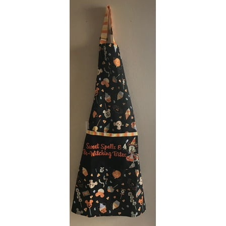 Disney Parks Halloween 2020 Minnie Mouse Witch Kitchen Apron Adults New with Tag