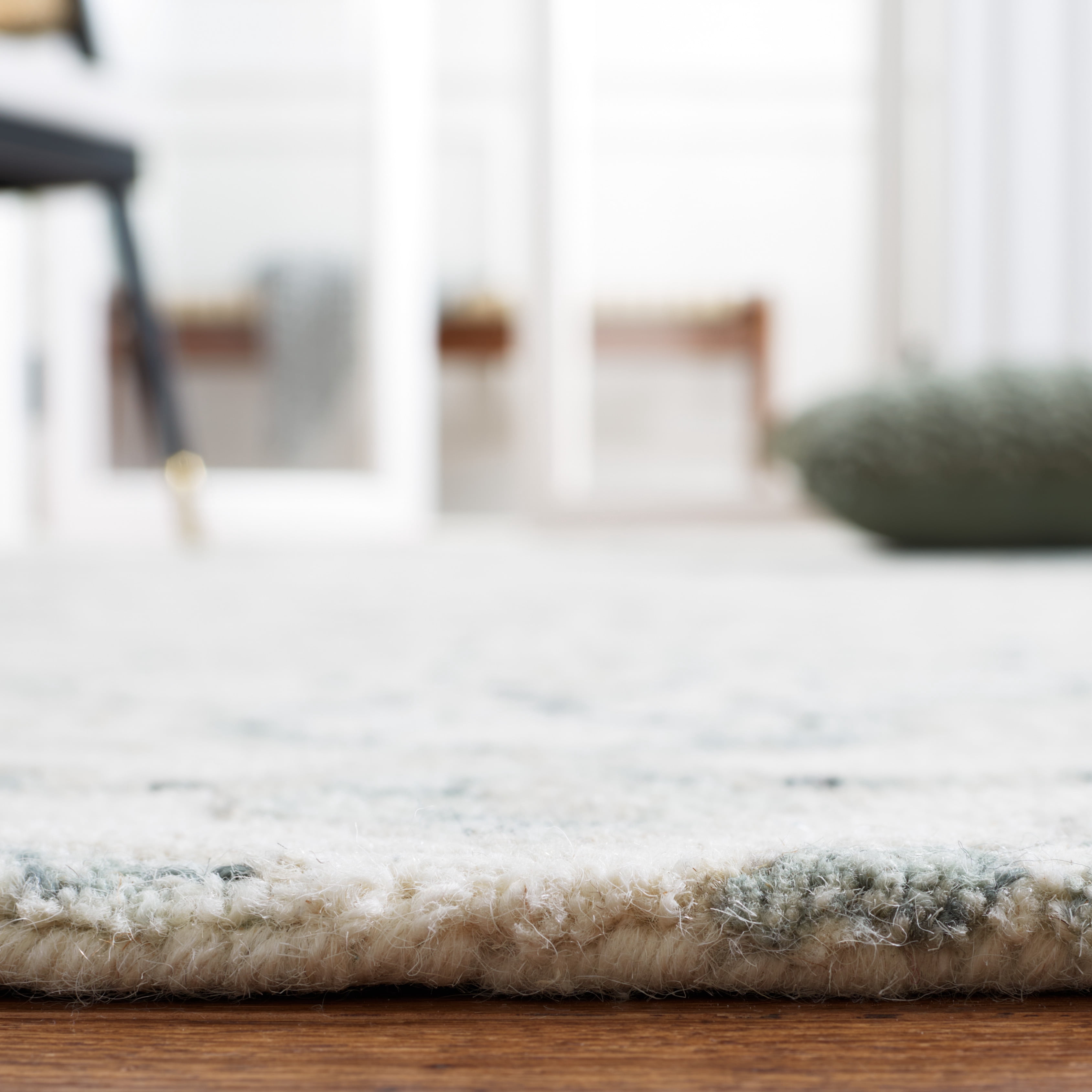 SAFAVIEH Micro-Loop Cornelius Floral Area Rug, Ivory/Grey, 8' x 10'