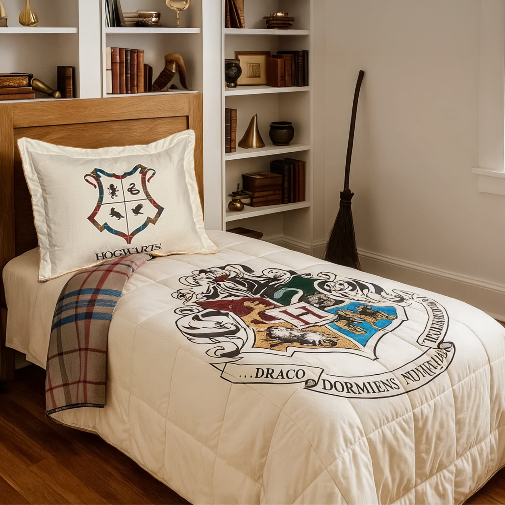 Harry Potter Academic Hearldry 2 Piece Twin Bedding Set for All Ages