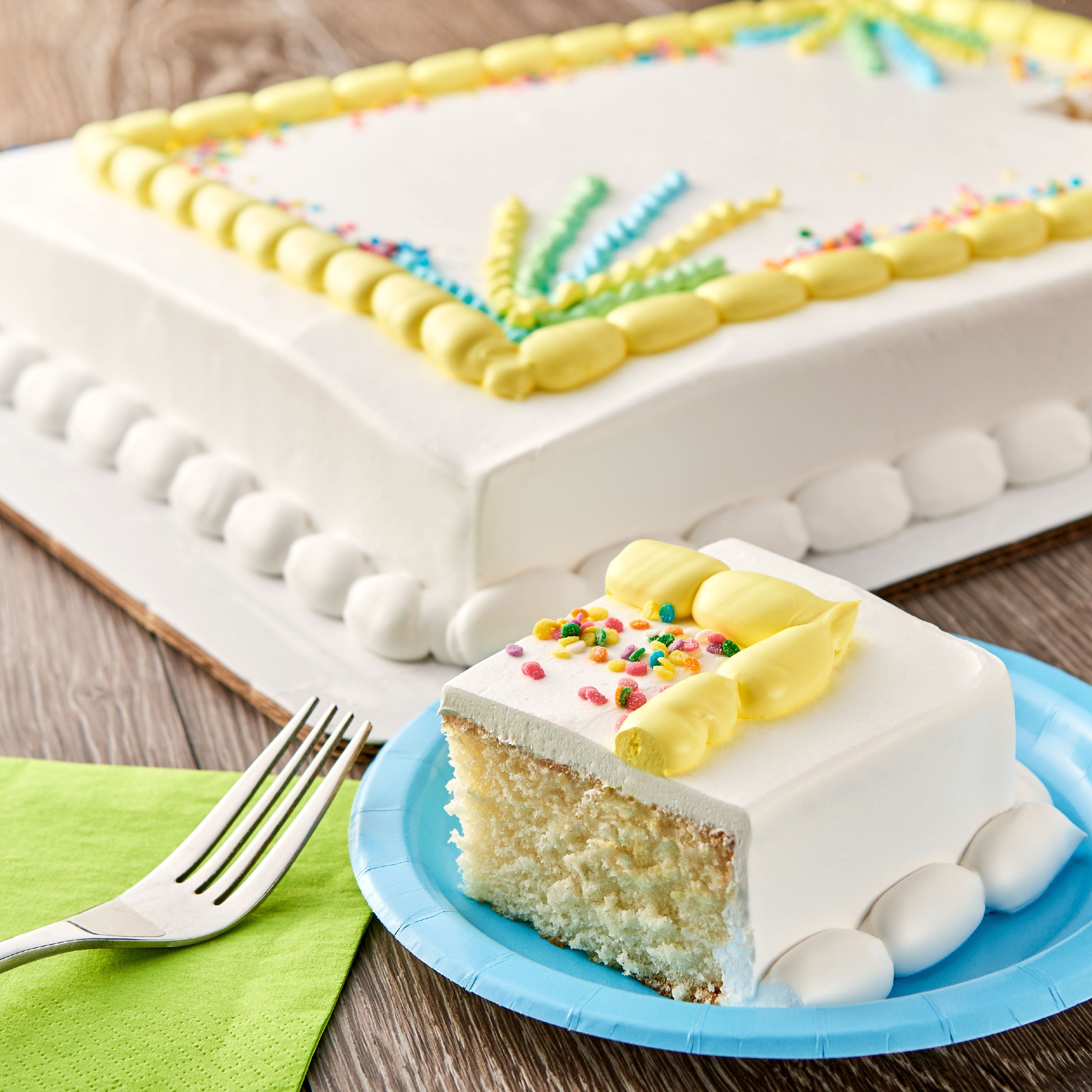 Freshness Guaranteed White Cake With Whipped Icing 1 2 Sheet Cake 80 Oz Walmart Com Walmart Com