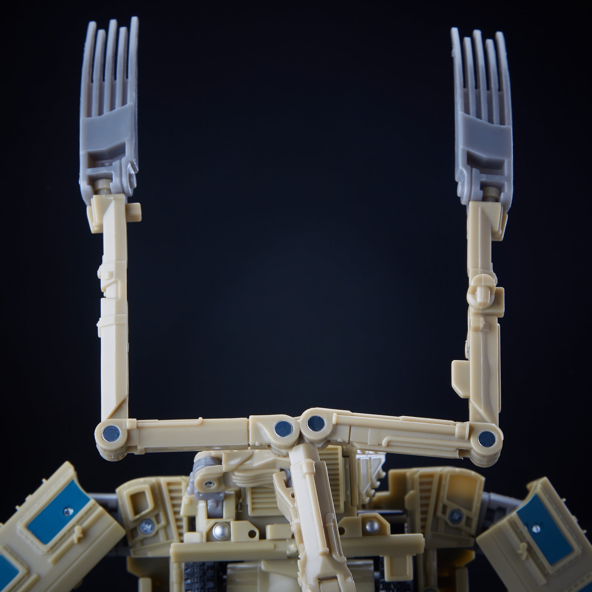 TRA GEN STUDIO SERIES VOYAGER BONECRUSH