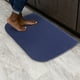 thumbnail image 1 of Alfombra Accent Ritz, lavable, resistente a las manchas, 50,8 x 91,44 cm, color azul RITZ Tapete Interiores, 1 of 3