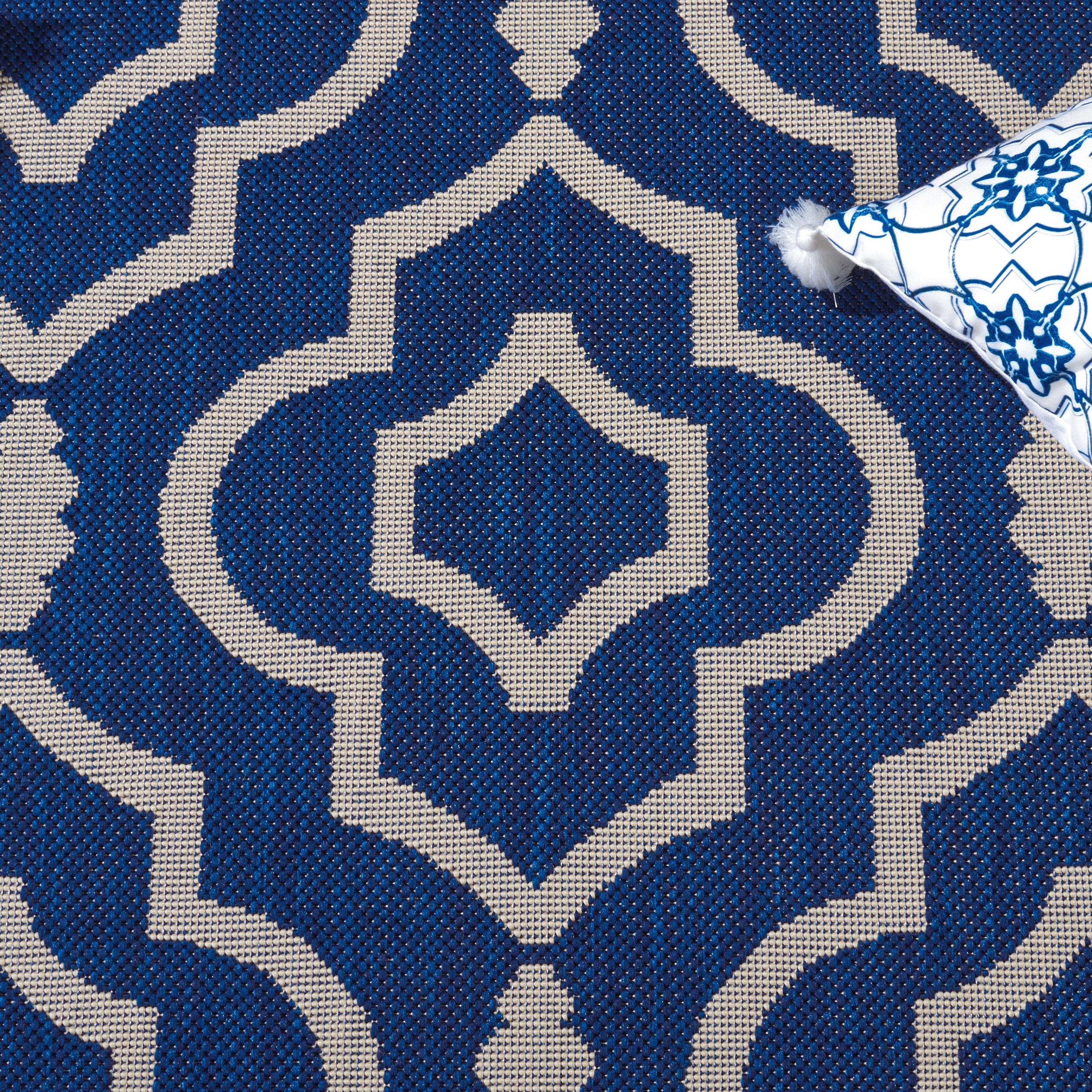 Safavieh Courtyard Lavern Geometric Indoor/Outdoor Area Rug, Navy/Beige, 6'7" x 9'6"