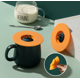 thumbnail image 4 of Tapa de taza de silicona Tapa de taza a prueba de fugas La tapa de taza universal es adecuada para todo tipo de tazas de vidrio, tazas de cerámica, tazas de café con una boca mayor a 5 cm 3 piezas (Rosa+azul+naranja) JM, 4 of 5