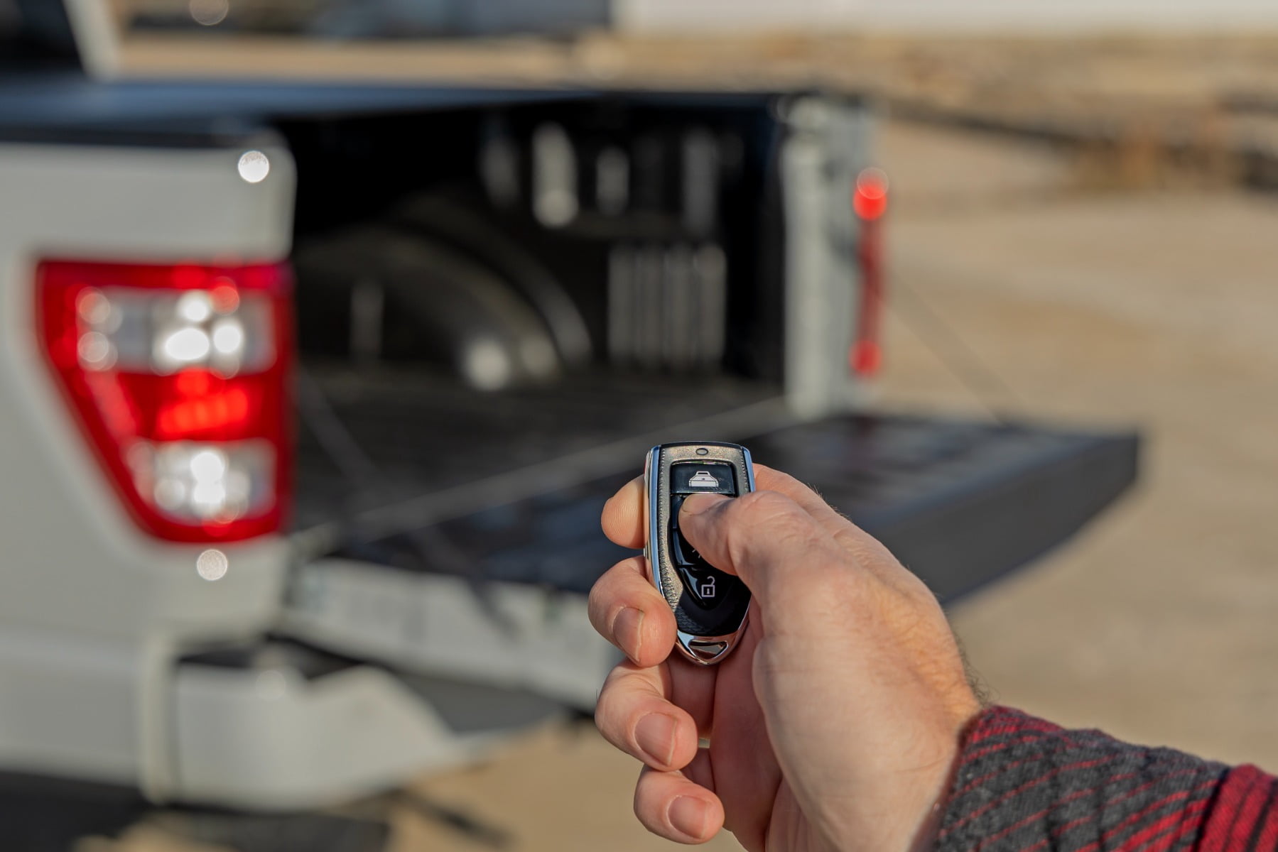 Rough Country Powered Retractable Bed Cover for 15-25 Ford F-150 | 5'7- 51509550