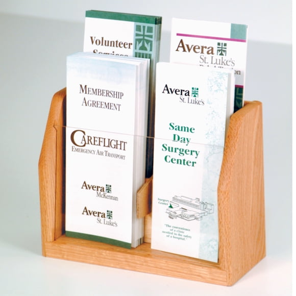 Exhibidor de folletos de 4 bolsillos con encimera de mazo de madera, roble claro Wooden Mallet LT-4LO