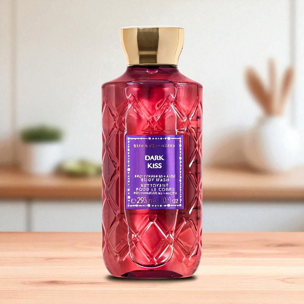 Bath and Body Works Dark Kiss Body Wash (10 fl oz / 295 mL