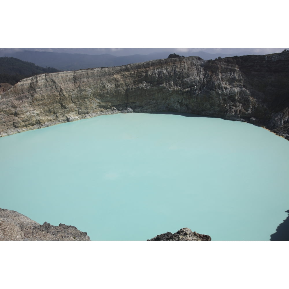  Turquoise  crater  lake  of Kelimutu volcano Flores Island 