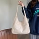 thumbnail image 4 of Bolso de mano retro para mujer, bolso informal suave para las axilas, bolso para otoño e invierno (blanco), 4 of 7