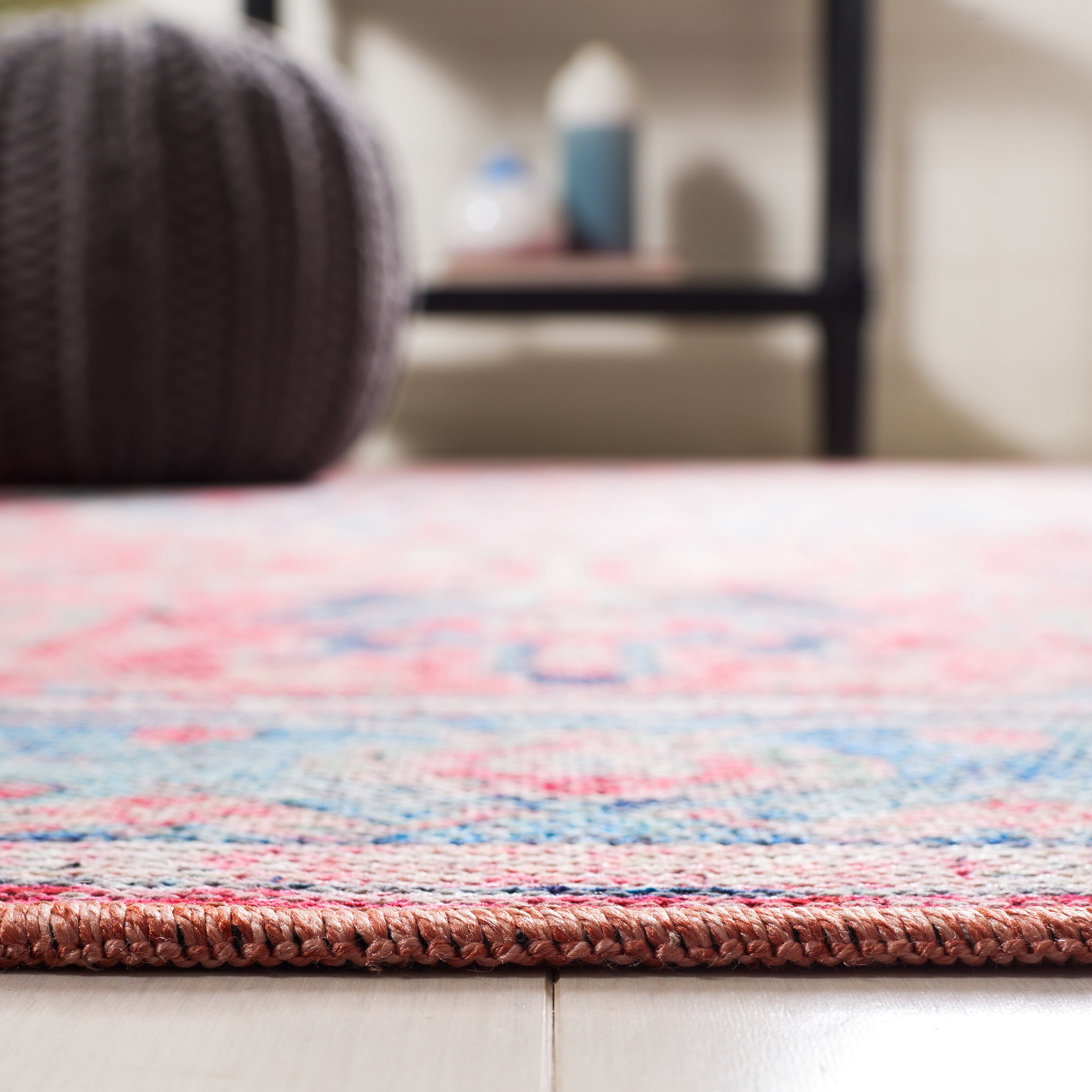 SAFAVIEH Serapi Mia Oriental Machine Washable Area Rug, Light Blue/Red, 5'3" x 7'6"