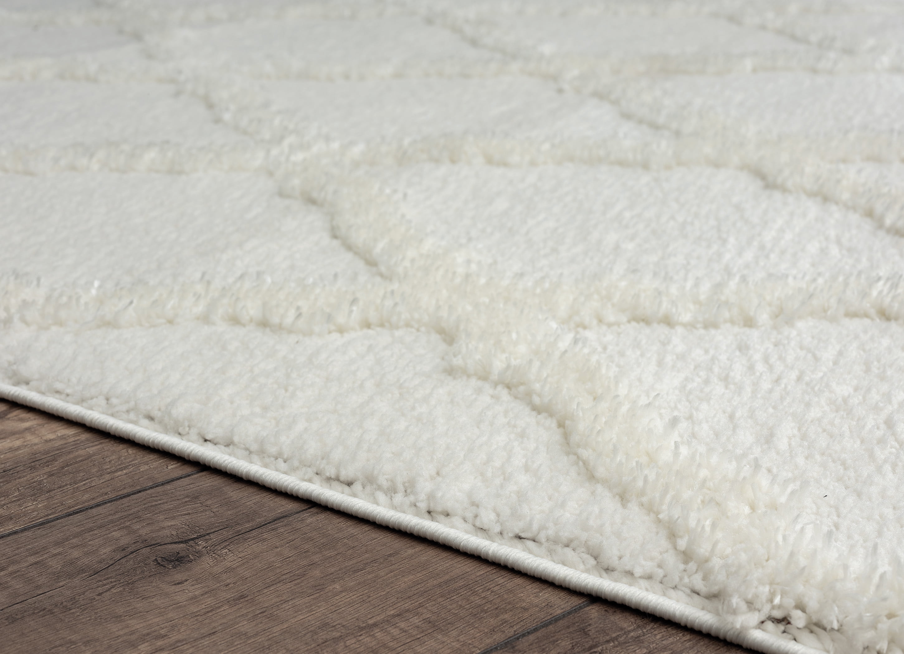 United Weavers Queensland Cinzia Geometric Shag Area Rug, White, 12'6" X 15'