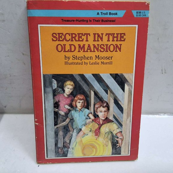 Pre-Owned Secret in the Old Mansion (The Treasure Hounds), 9780816711765, 0816711763, Paperback, First Edition edition