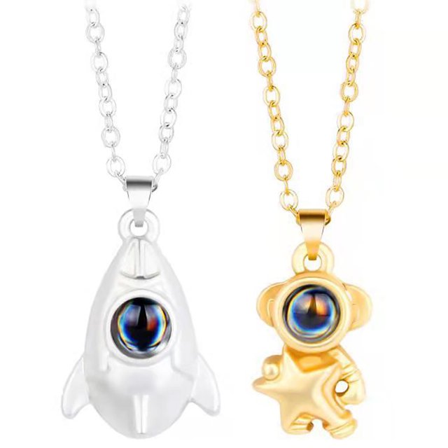 Collier Couple Fusée Astronaute : Collier 2 Pcs Collier 100 Langues Collier Breloque
