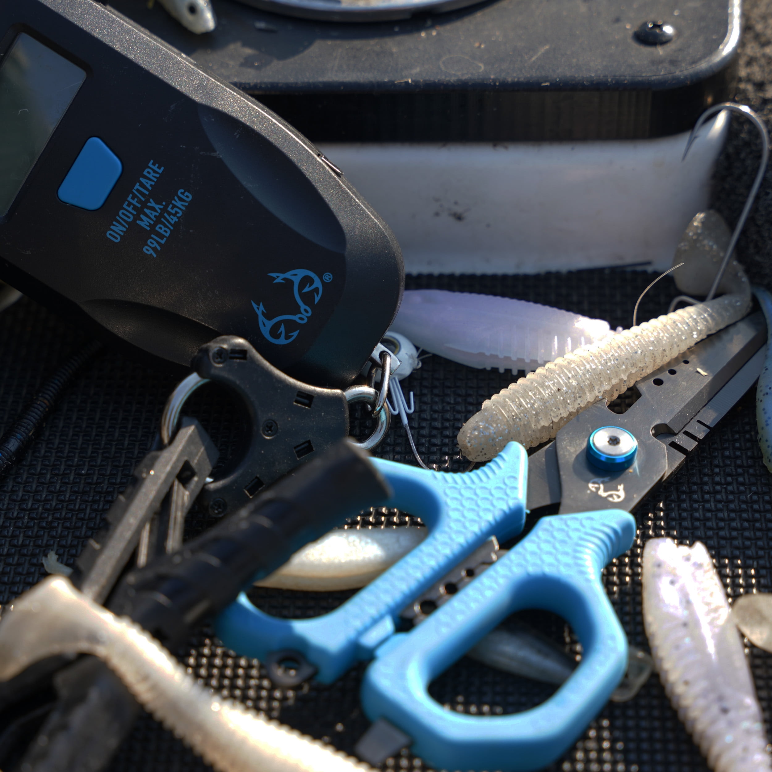 Realtree Fishing 6.5-inch Compact Shears with Protective Sheath Stainless Steel Blue