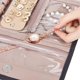 thumbnail image 3 of Rollo Organizador de Joyas, Bolsa de Almacenamiento de Joyas Plegable, Estuche PortáTil para Joyas de Viaje, Soporte Suave para Almacenamiento de Pulseras y Pendientes, 3 of 5