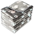 thumbnail image 1 of Manta polar con estampado de patas para perros y gatos, 4 unidades, 1 of 7