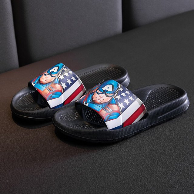 Zapatillas de dibujos animados de Disney para niños, sandalias nuevas de verano para niños, ropa exterior antideslizante, sandalias y zapatillas Capitán América, plantilla de 180 17cm Gao Jinjia LED
