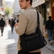 thumbnail image 4 of Mochila bandolera versátil 2 en 1 para mujer, de nailon ligero, ideal para viajes, compras y uso diario., 4 of 6