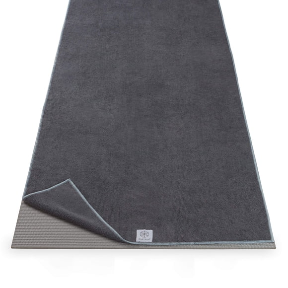 Gaiam Toalla Para Esterilla De Yoga, Toalla De Microfibra Para Yoga Caliente (68 Pulgadas De Largo X 24 Pulgadas De Ancho), Color Gris Folkstone