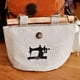 thumbnail image 2 of Máquina de coser de bolsa de almacenamiento colgante de armario de puerta de pared de lino y algodón, 2 of 2