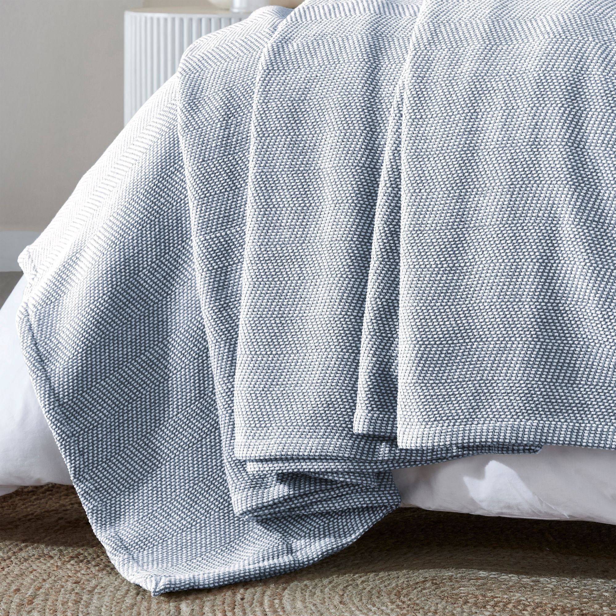 Superior Chrisney Chevron Cotton Blanket, King, Blue