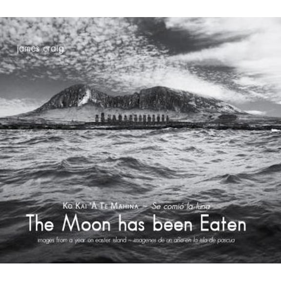Pre-Owned The Moon has been Eaten: Images from a Year on Easter Island (English and Spanish Edition) (Hardcover) 0615524427 9780615524429