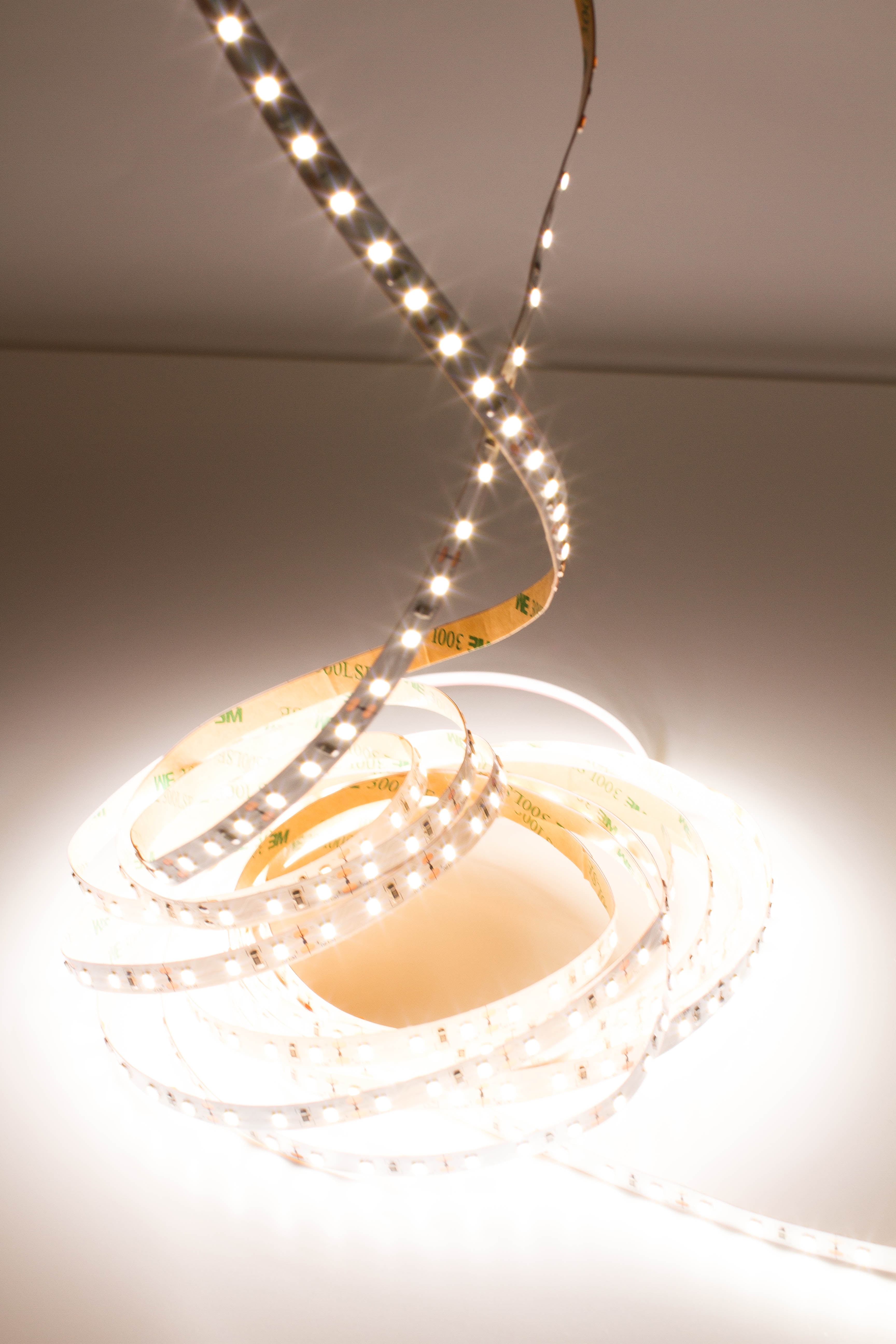 LEDUPDATES 95 CRI LED STRIP Light 450 LED chip per roll HIGH Brightness 2835 LED chip 4000K with 12v UL Listed Power Supply