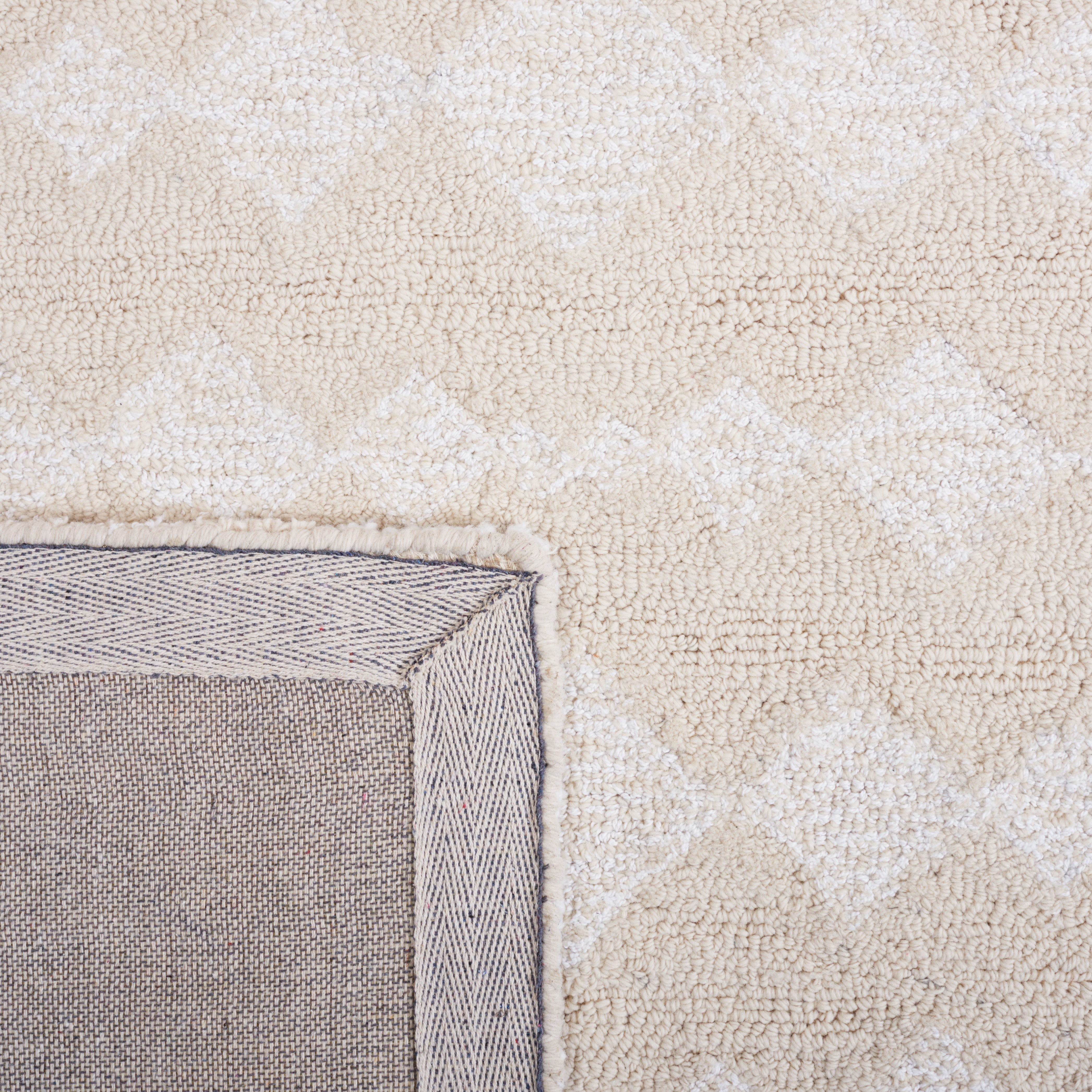 Safavieh Capri Becky Distressed Runner Rug, Ivory/Beige, 2'3" x 9'