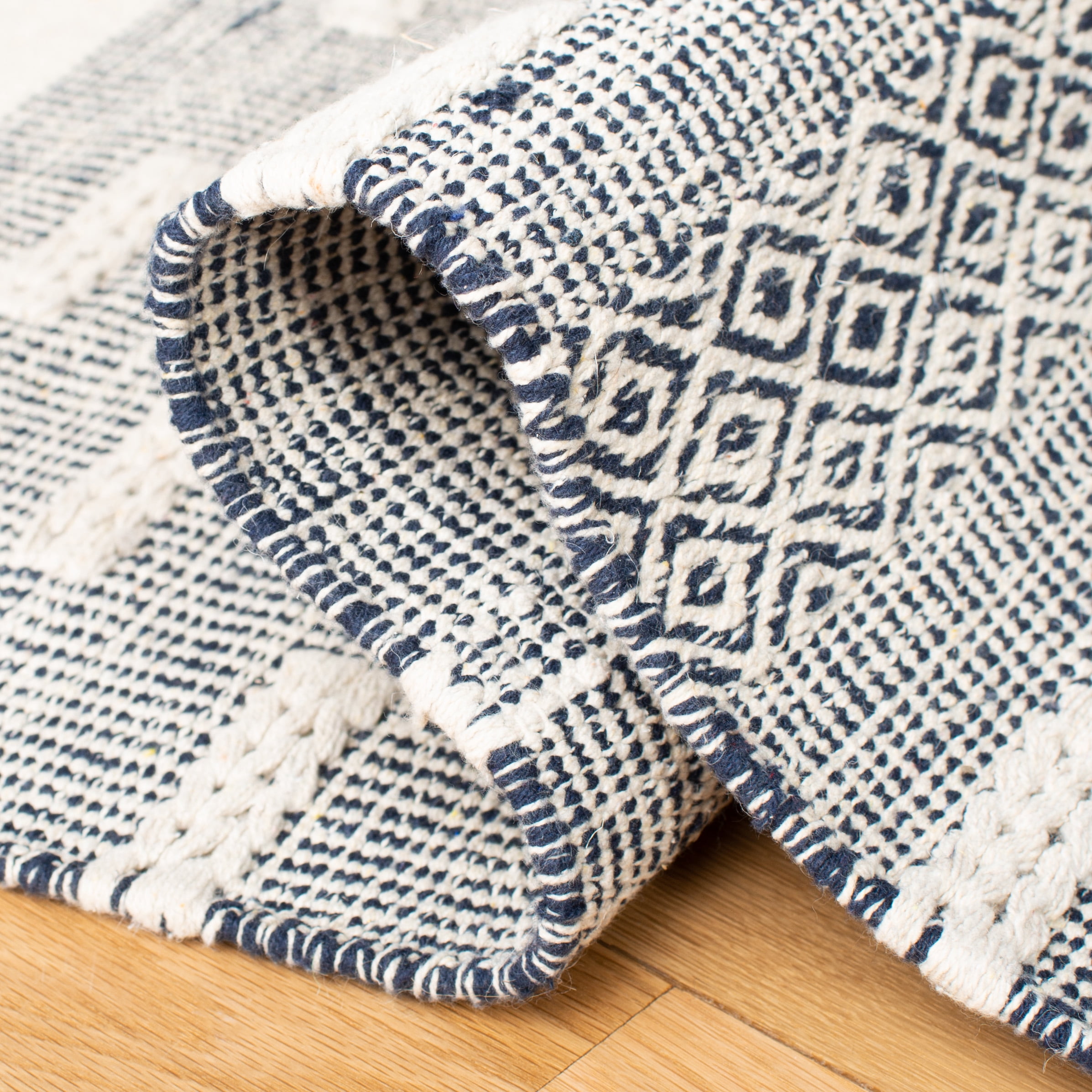 SAFAVIEH Striped Kilim Ekaterina Striped Cotton Runner Rug, Navy/Ivory, 2'3" x 9'
